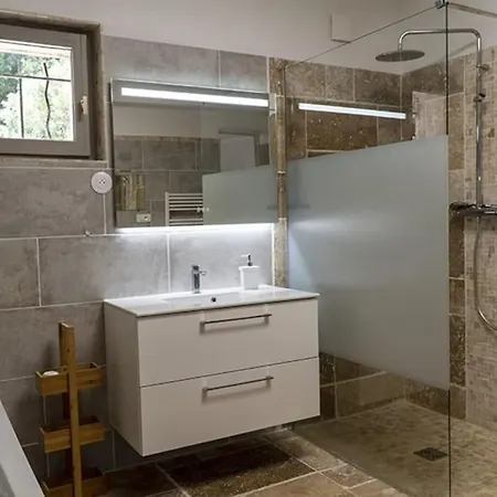 Charmant Rez De Climatise Renove, 90m2 Avec Parking