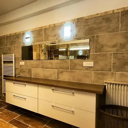 Charmant Rez De Climatise Renove, 90m2 Avec Parking * Cassis