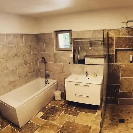 Charmant Rez De Climatise Renove, 90m2 Avec Parking